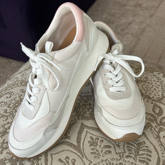 Universal Thread Shoes - Universal Thread Tennis shoes